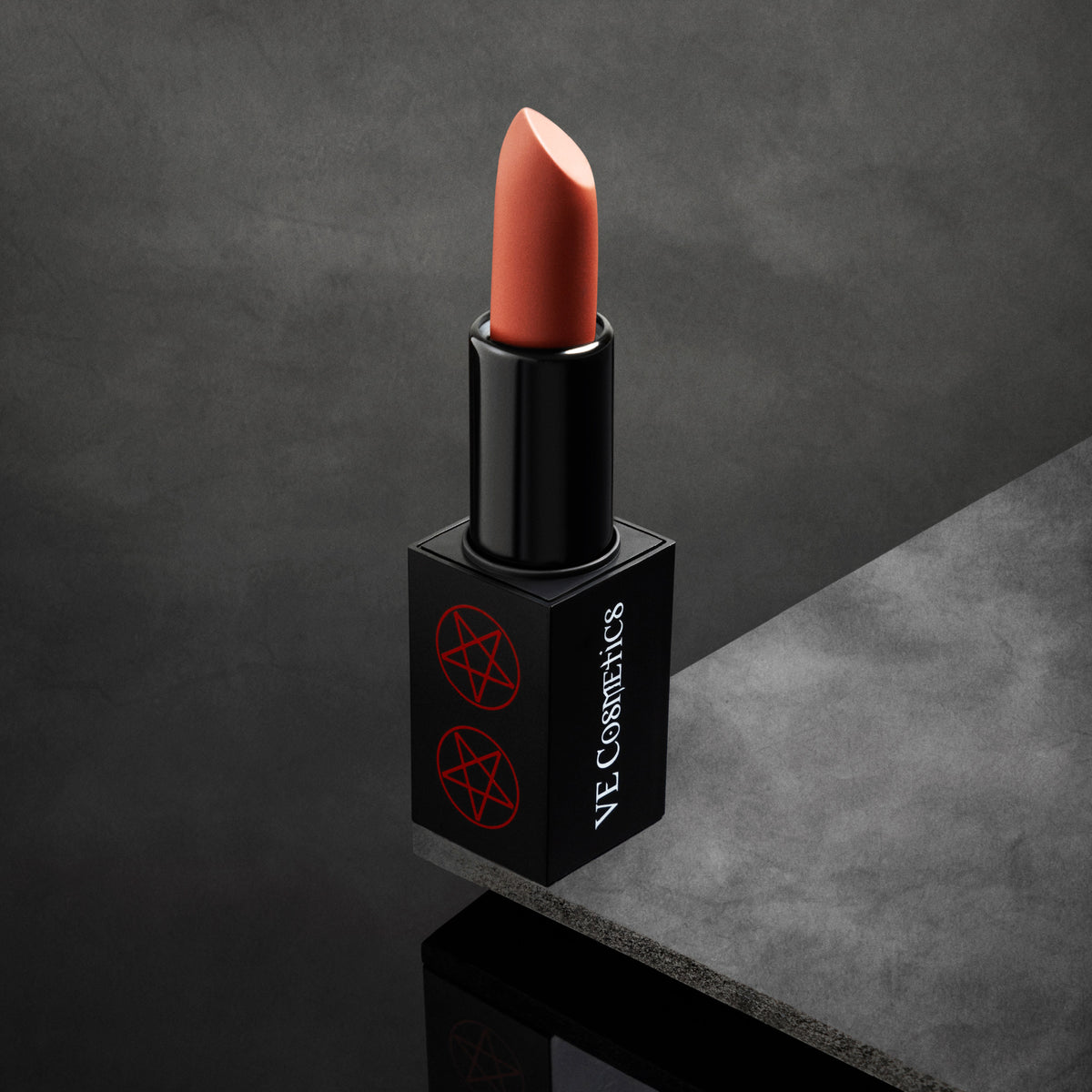 Rouge à lèvres Bewitching Bullet - Teinte Anthophile (Brun pêche doux)