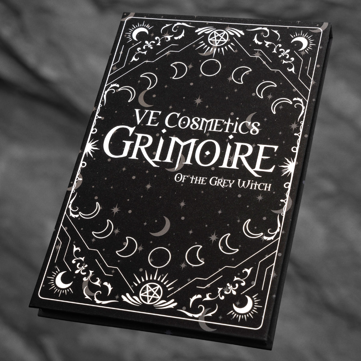 Grimoire de la Sorcière Grise (Multichromes et Holographique)