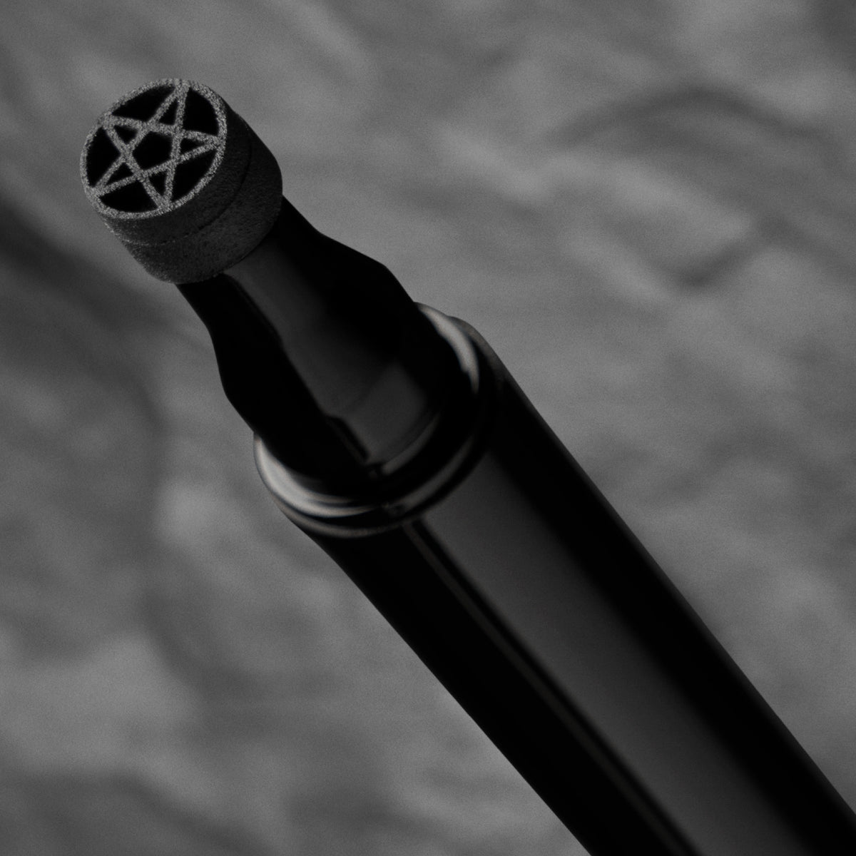Eyeliner feutre et tampon 2-en-1 Pentacle