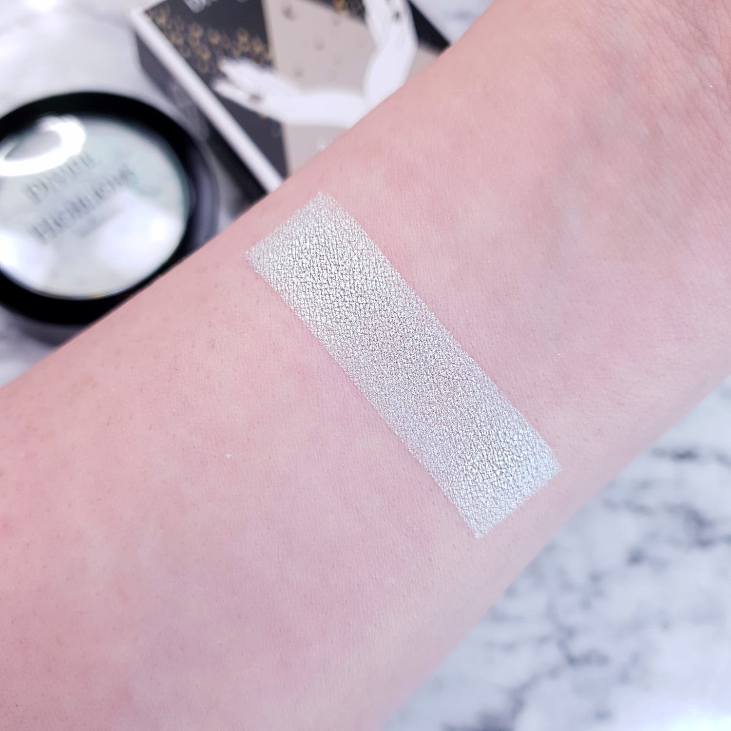 Divine Highlighter - VE CosmeticsHighlighter